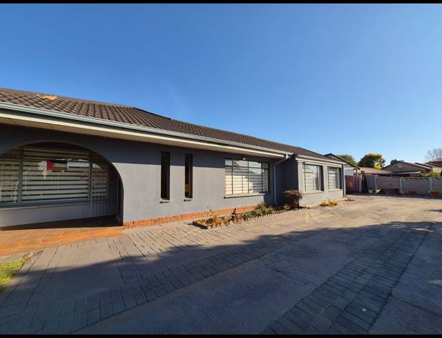 5 BEDROOM HOUSE FOR SALE IN ARCON PARK